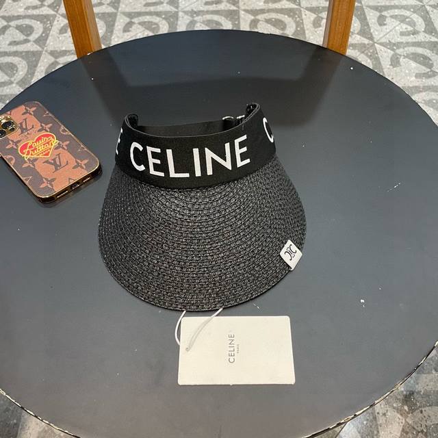 Celine 赛琳草织空顶帽 真的很喜欢这种草织的感觉 带有质朴的田园清新感 三色超百搭 喜欢空顶帽的集美不可错过