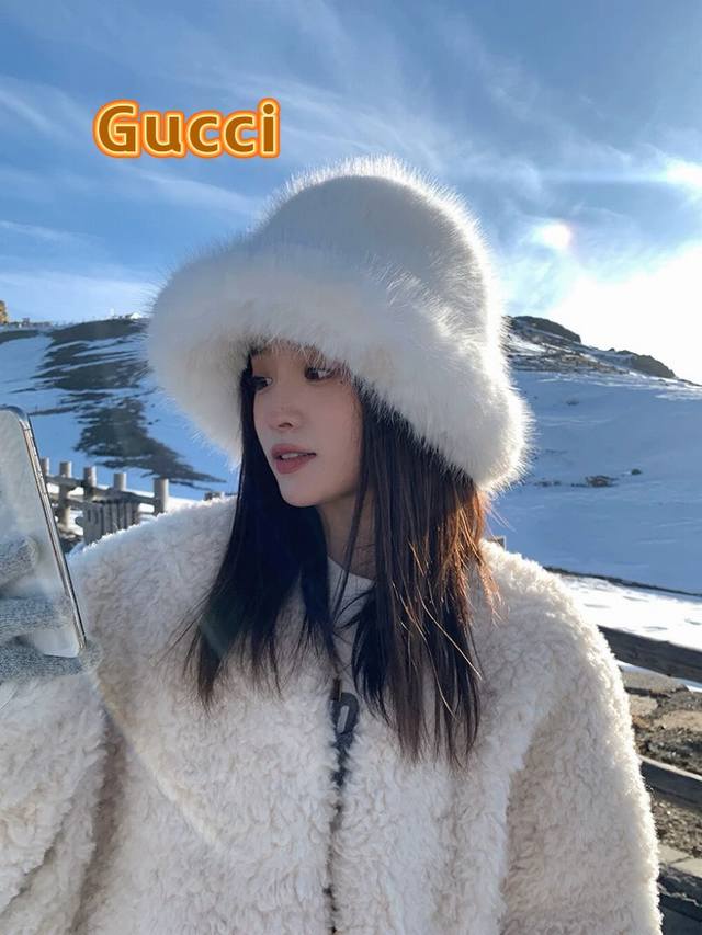 Gucci高级感仿皮草帽子女冬季新款显脸小渔夫帽毛绒防寒护耳保暖盆帽潮