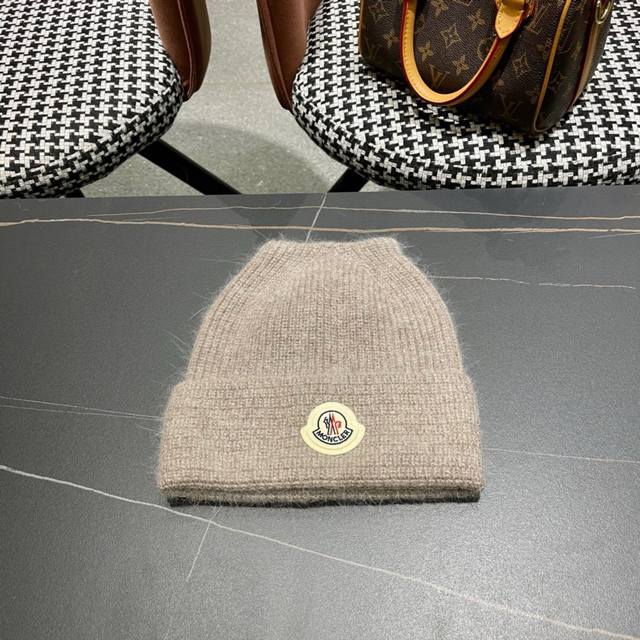 盟可睐 Moncler 蒙口！针织毛线帽 简约设成为我秋冬穿搭的加分单品 大大增加了整体搭配视觉的饱满度 - 点击图像关闭