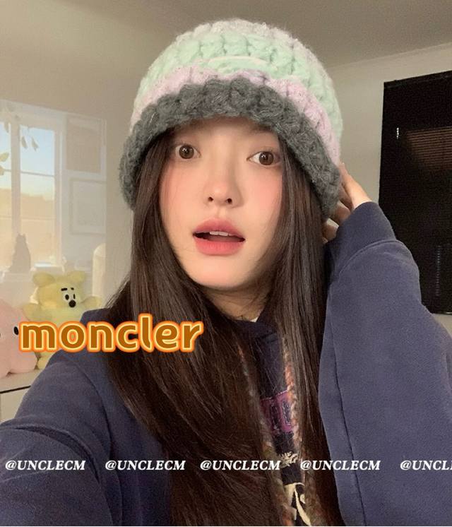 Moncler条纹毛线帽子女款2024新款冬季保暖护耳洋气针织帽大头围百搭时尚