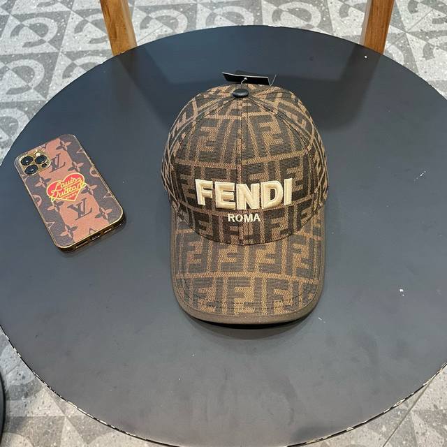 Fendi 芬迪 时装棒球帽新款 流行趋势 喜欢看到收哦 质量超赞哦 - 点击图像关闭