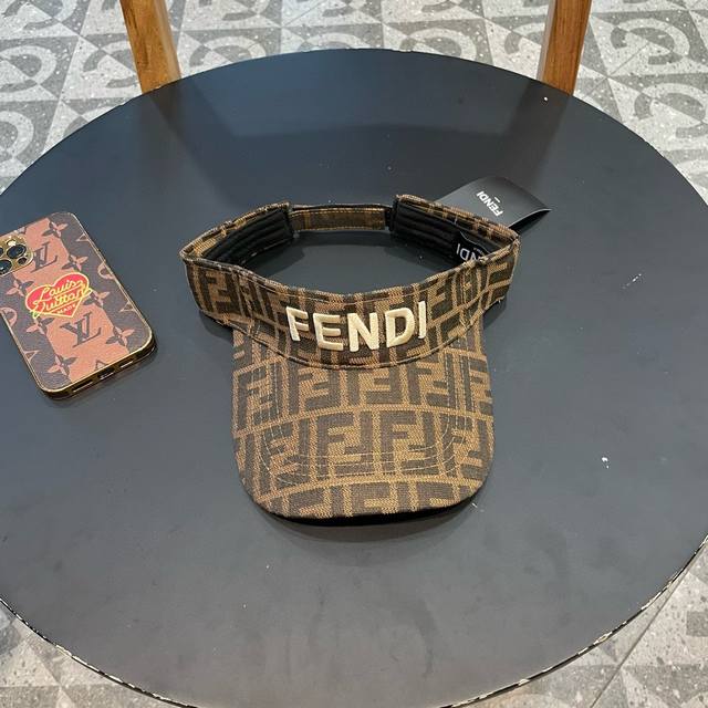 Fendi 芬迪 时装棒球帽新款 流行趋势 喜欢看到收哦 质量超赞哦