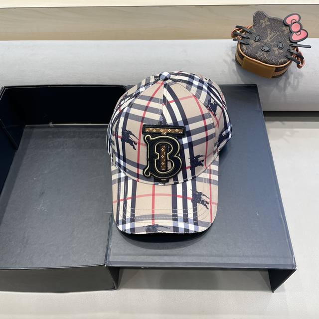 Burberry 巴宝莉 原单棒球帽， 专柜热卖款，经典格子，1:1开模订制，尼龙面料，纯棉内里，轻盈透气。完美版型，对格精准无误，头层牛皮特制调节扣，原厂品质 - 点击图像关闭