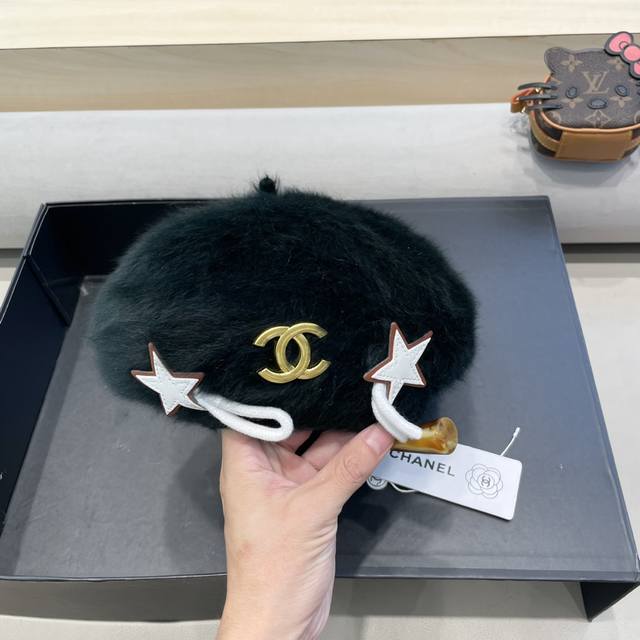 Chanel计师联名款星星牛角扣毛绒兔毛贝雷帽女秋冬画家帽