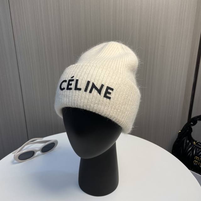 赛琳celine针织帽 小红书热卖宝藏单品官网同步品质30%羊毛，40%棉，30%亚克力！市场唯一对版对色简约大气 紧密的针织法非常厚实 ，柔软舒适保暖又时尚爱