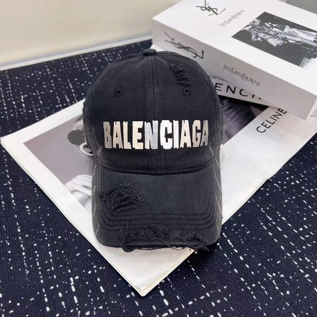 跑量 Balenciaga新款破洞洗水棉布棒球帽，个性时尚款 休闲带点酷酷的感觉，男女同款！ 材质:100%棉 头围:56-58Cm均可