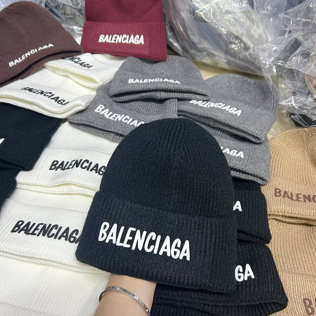 跑量 Balenciaga～秋冬新款冷帽针织帽 超级软弹力超级大，非常保暖，凹造型绝了！