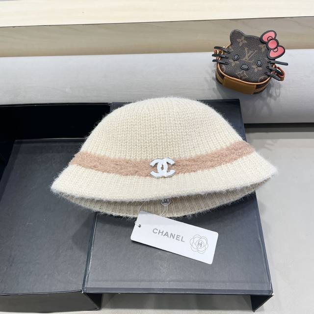 Chanel 黑色米白色毛绒渔夫帽女秋冬时尚保暖韩版百搭显脸小水桶帽毛线帽 - 点击图像关闭