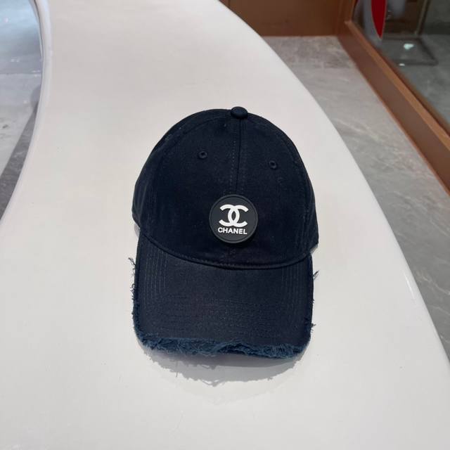 香奈儿chanel 新品破洞棒球帽，Logo小香经典简约，时尚休闲设计 跑量新品