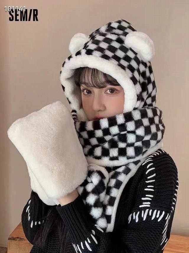 Chanel香奈儿冬季可爱兔毛黑白方块拼色帽子围巾手套一件三件套加绒防寒保暖围脖