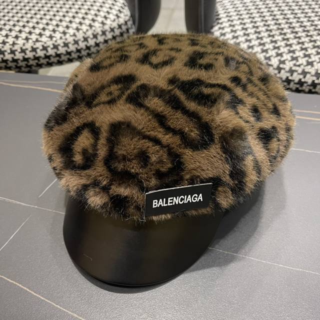 Balenciaga巴黎世家2024新款小众日系仿貂毛报童帽皮质拼接豹纹贝雷帽保暖鸭舌帽