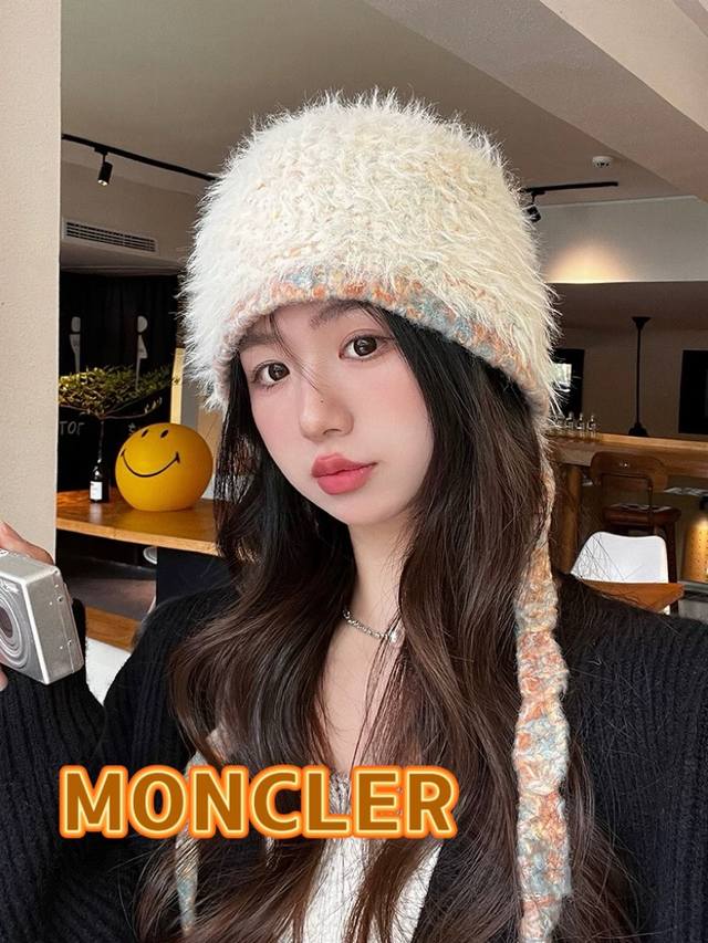 Moncler蒙口2024新款手工编织混色绑带毛绒帽子女秋冬季保暖百搭毛线护耳帽潮