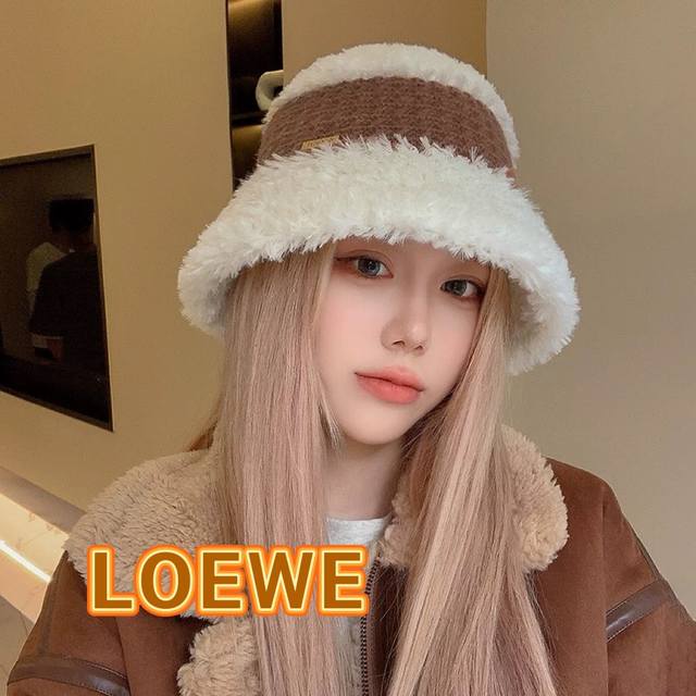 Loewe 罗意威针织拼接毛绒渔夫帽子女秋冬季加厚保暖护耳可爱毛茸茸毛线帽