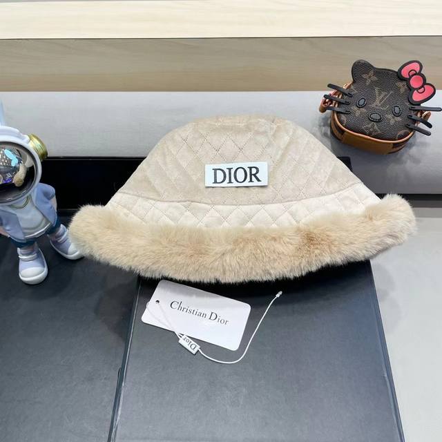 Dior 帽子女款秋冬季素颜百搭保暖加厚渔夫帽冬天护耳毛绒盆帽2024新款