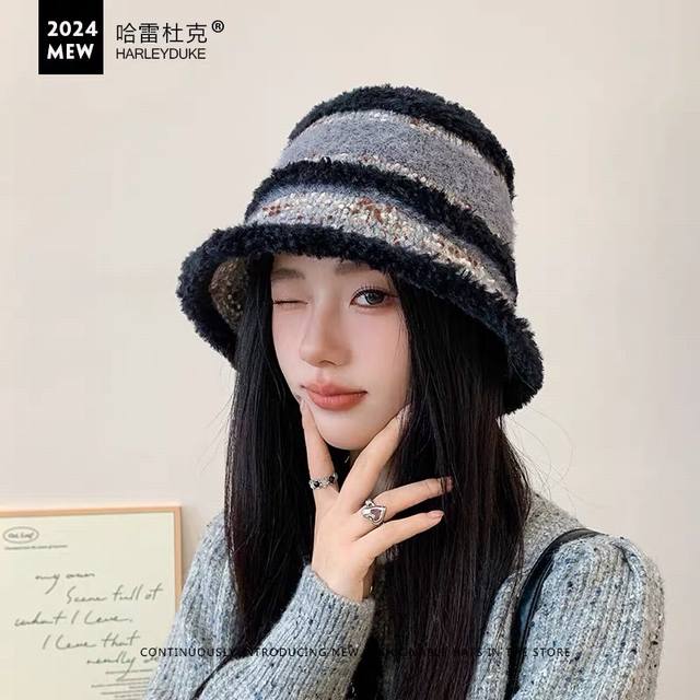 蒙囗moncler 2024秋冬款女拼色双耳保暖甜美可爱毛绒渔夫帽时尚百搭毛绒护耳雷锋帽秋冬赶紧订购哦