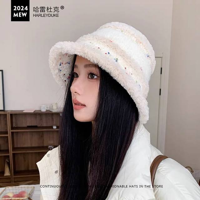 蒙囗moncler 2024秋冬款女拼色双耳保暖甜美可爱毛绒渔夫帽时尚百搭毛绒护耳雷锋帽秋冬赶紧订购哦