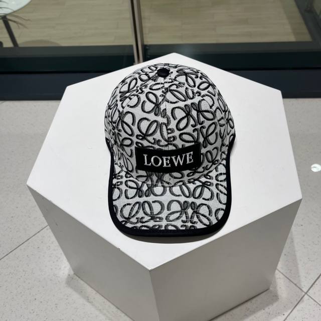 罗意威 Loewe ，气质百搭款，四季新款精品名媛风显脸小遮阳刺绣棒球帽女街拍鸭舌