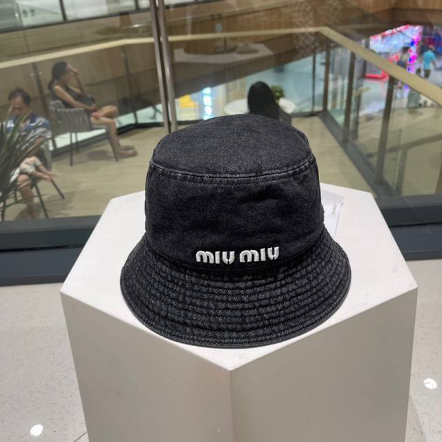 Miumiu缪缪夏季新款渔夫帽，牛仔面料，简单百搭，头围59Cm