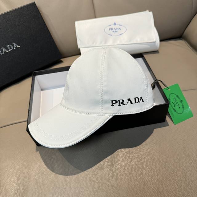 配盒子布袋，Prada 普拉达 新款原单棒球帽， 刺绣logo，专柜1:1开模订制，原版纯棉布料+头层牛皮，轻盈透气！质量超赞，基础头围56，贴片可调节。