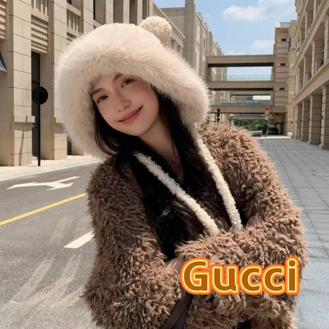 Gucci 可爱小熊耳朵百搭纯色保暖显脸小女款冬季时尚保暖防寒新款毛绒帽