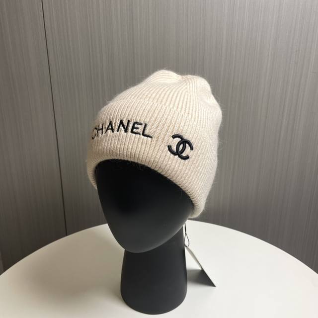 香奈儿官网发布，Chanel 小香爆款刺绣logo针织帽！小红书新品发布，太了，高弹面料 经典色系，男女同款哦