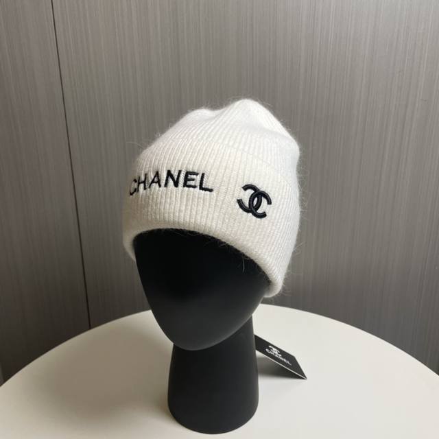 香奈儿官网发布，Chanel 小香爆款刺绣logo针织帽！小红书新品发布，太了，高弹面料 经典色系，男女同款哦