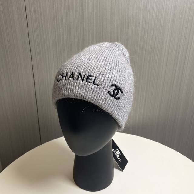 香奈儿官网发布，Chanel 小香爆款刺绣logo针织帽！小红书新品发布，太了，高弹面料 经典色系，男女同款哦