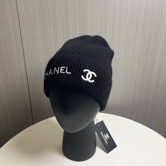 香奈儿官网发布，Chanel 小香爆款刺绣logo针织帽！小红书新品发布，太了，高弹面料 经典色系，男女同款哦