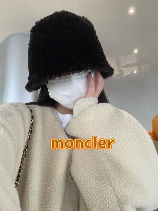 Moncler蒙口百搭毛绒绒渔夫帽子女秋冬季保暖护耳显脸小水桶盆帽潮