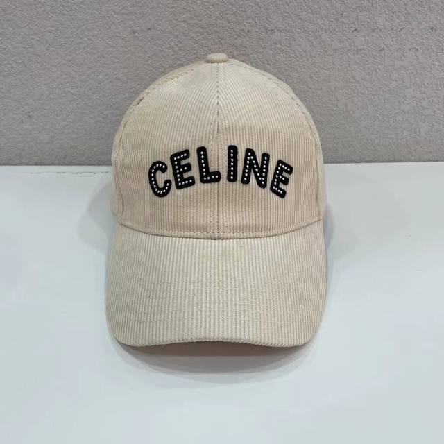 跑量 Celine～秋冬必备灯芯绒棒球帽 帽型做得很好，前面有弧度比较洋气，可以完美修饰脸型。