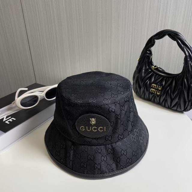 原单品质 Gucci古奇渔夫帽官网新品gucci渔夫帽火爆来袭 工艺非常精美 高档大气上档次！低调奢华，方便携带！跑量！