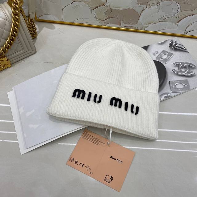 跑量 Miumiu～新款 高品质 弹力很大的毛线帽 巨百搭 秋冬爆款色系合集