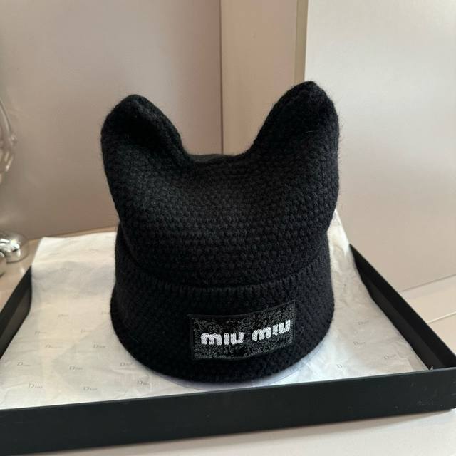 Miumiu缪缪新款毛线帽，猫耳朵针织帽