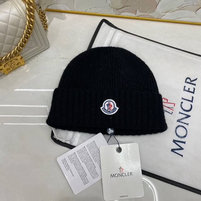 跑量 Moncler～早秋新款简约针织毛线帽 毛绒材质，男女款！