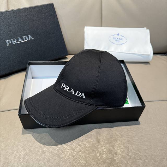 配盒子布袋，Prada 普拉达 新款原单棒球帽， 刺绣logo，专柜1:1开模订制，原版纯棉布料+头层牛皮，轻盈透气！质量超赞，基础头围56，贴片可调节。