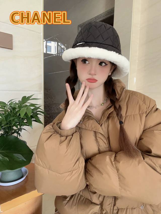 Chanel香奈儿百搭毛茸茸渔夫羽绒帽女冬季保暖防寒显脸小护耳盆帽