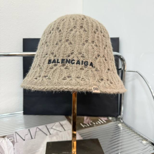 跑量 Balenciaga～新款桶帽 桶帽小渔夫，实在双面，必入款！ 材质:100%棉 头围:57Cm