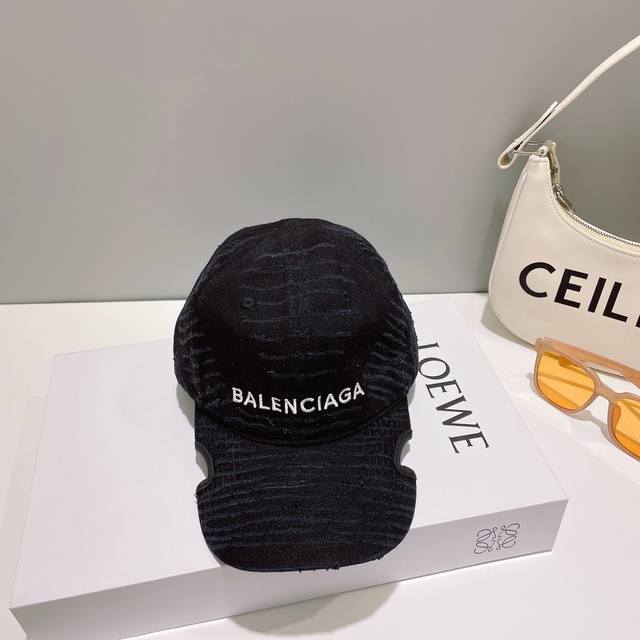 新品balenciaga巴黎世家新款棒球帽 现货秒发简约时尚超级无敌好看的帽子！情侣款！原单货比起其他帽子的优势，