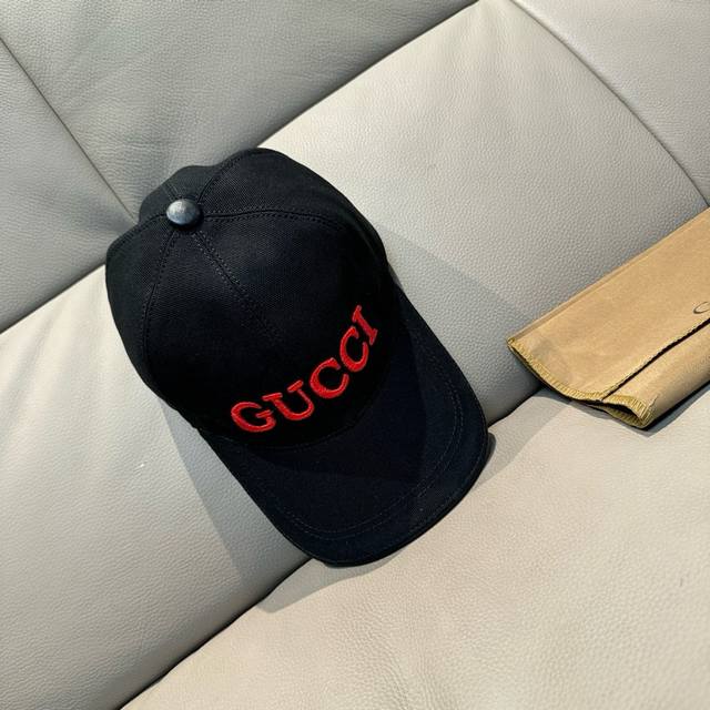 配盒子布袋，Gucci 古奇 新款原单棒球帽，Gucci刺绣，1:1开模订制，重工刺绣，细节可媲美专柜，原版帆布料+头层牛皮，质量超赞！帅男靓女首选，时尚百搭。