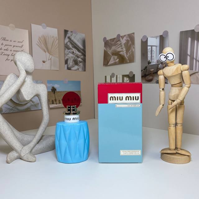 一代红盖缪缪100Ml Miu Miu 缪缪 Miumiu Edp女士香水复古褶皱100Ml 香调：花香调 前调：铃兰 中调：茉莉、玫瑰、绿叶 后调：Akiga