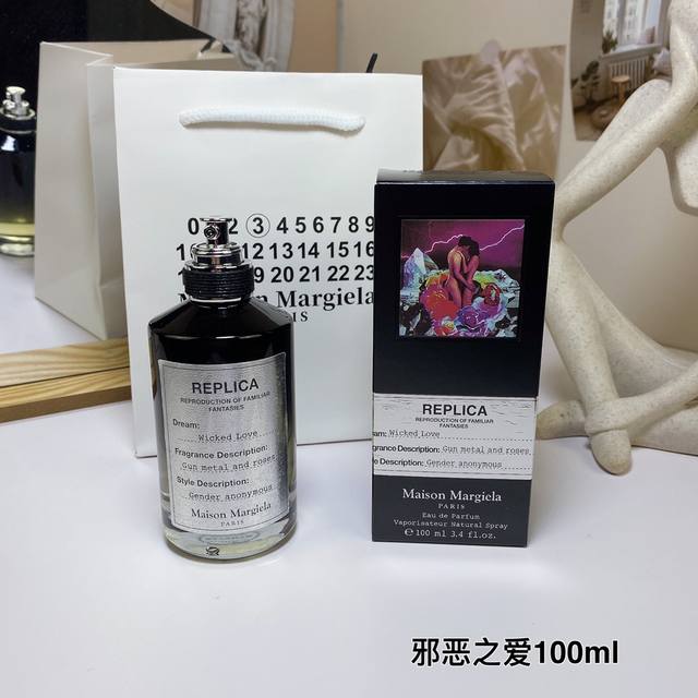 邪恶之爱wickedlove,2017 马丁马吉拉香水黑瓶100Ml 香调：木质花香调 前调：青椒罗勒凤眼兰 中调：茉莉玫瑰 后调：雪松麝香香根草 属性：中性香