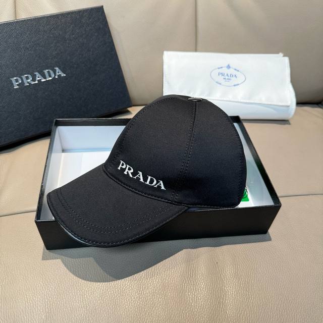 配盒子布袋，Prada 普拉达 新款原单棒球帽， 刺绣Logo，专柜1:1开模订制，原版纯棉布料+头层牛皮，轻盈透气！质量超赞，基础头围56，贴片可调节。