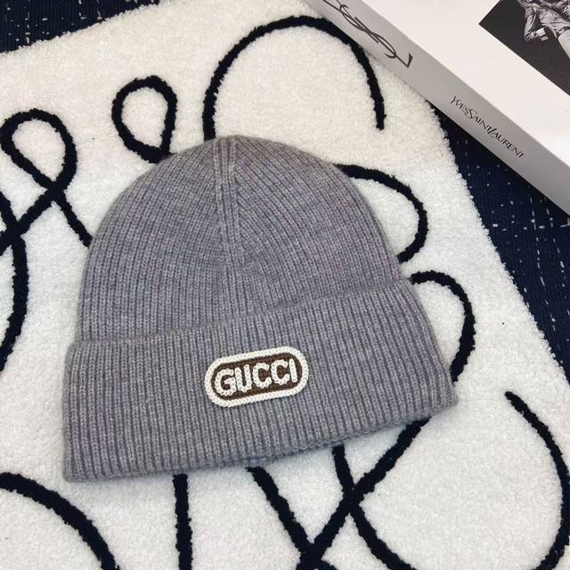 跑量 Gucci～新款针织帽 简约而不失格调，轻松搭配你的每一件冬装，纯色百搭情侣帽