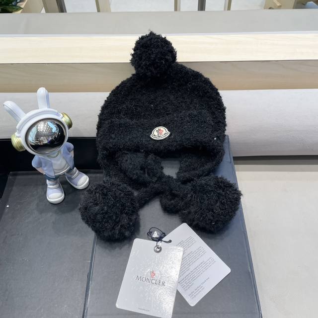 Moncler24冬季新款毛绒设计款针织毛线帽时尚百搭保暖显脸小减龄护耳冷帽