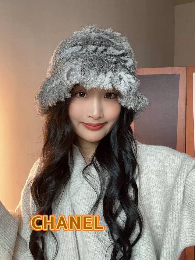 Chanel香奈儿毛绒真兔毛帽子女秋冬季保暖显脸小护耳毛线帽皮草针织渔夫帽