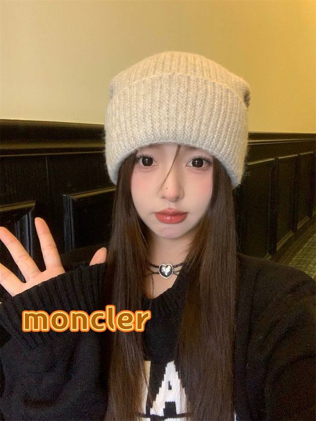 Moncler羊毛混纺毛线帽子女冬季加厚毛线帽户外防风骑车护耳帽显脸小冷帽