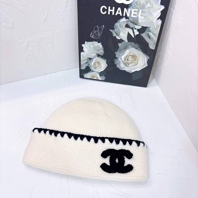 跑量 Chanel～新款针织毛线帽 简约时尚款，心机撞色小线条，潮人标配！ 针织弹性极佳！不限头围