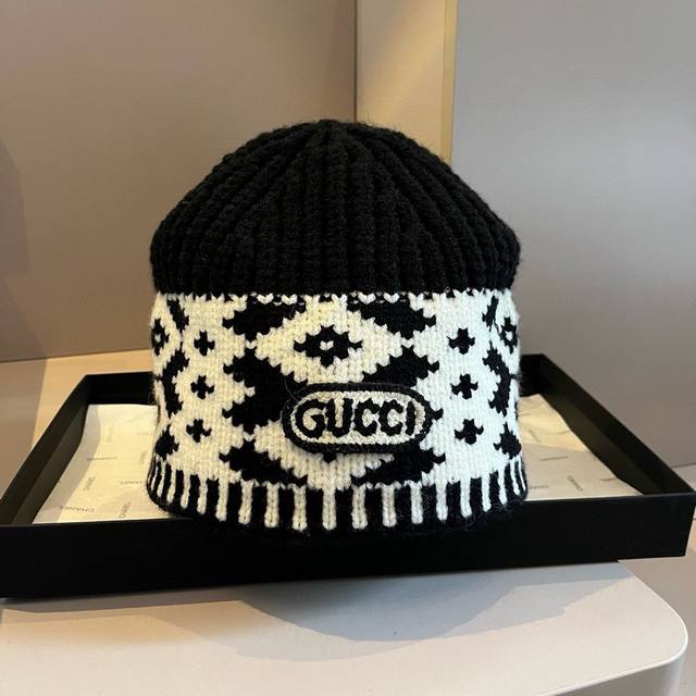 跑量 Gucci～新款针织帽 简约而不失格调，轻松搭配你的每一件冬装，纯色百搭情侣帽