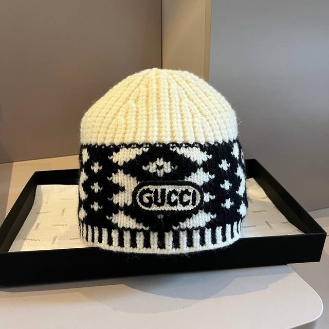 跑量 Gucci～新款针织帽 简约而不失格调，轻松搭配你的每一件冬装，纯色百搭情侣帽