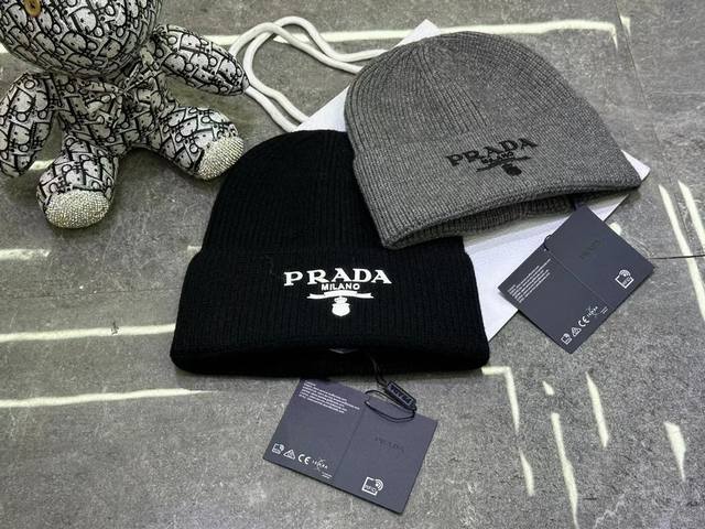 跑量 Prada～新款针织帽 简约而不失格调，轻松搭配你的每一件冬装，纯色百搭情侣帽